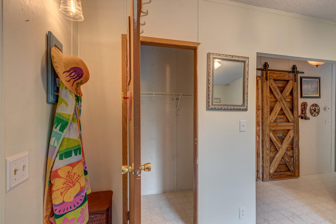2097 Mink Run Road Frankfort, KY 40601 - Photo 24 of 35 Hugh Closets!