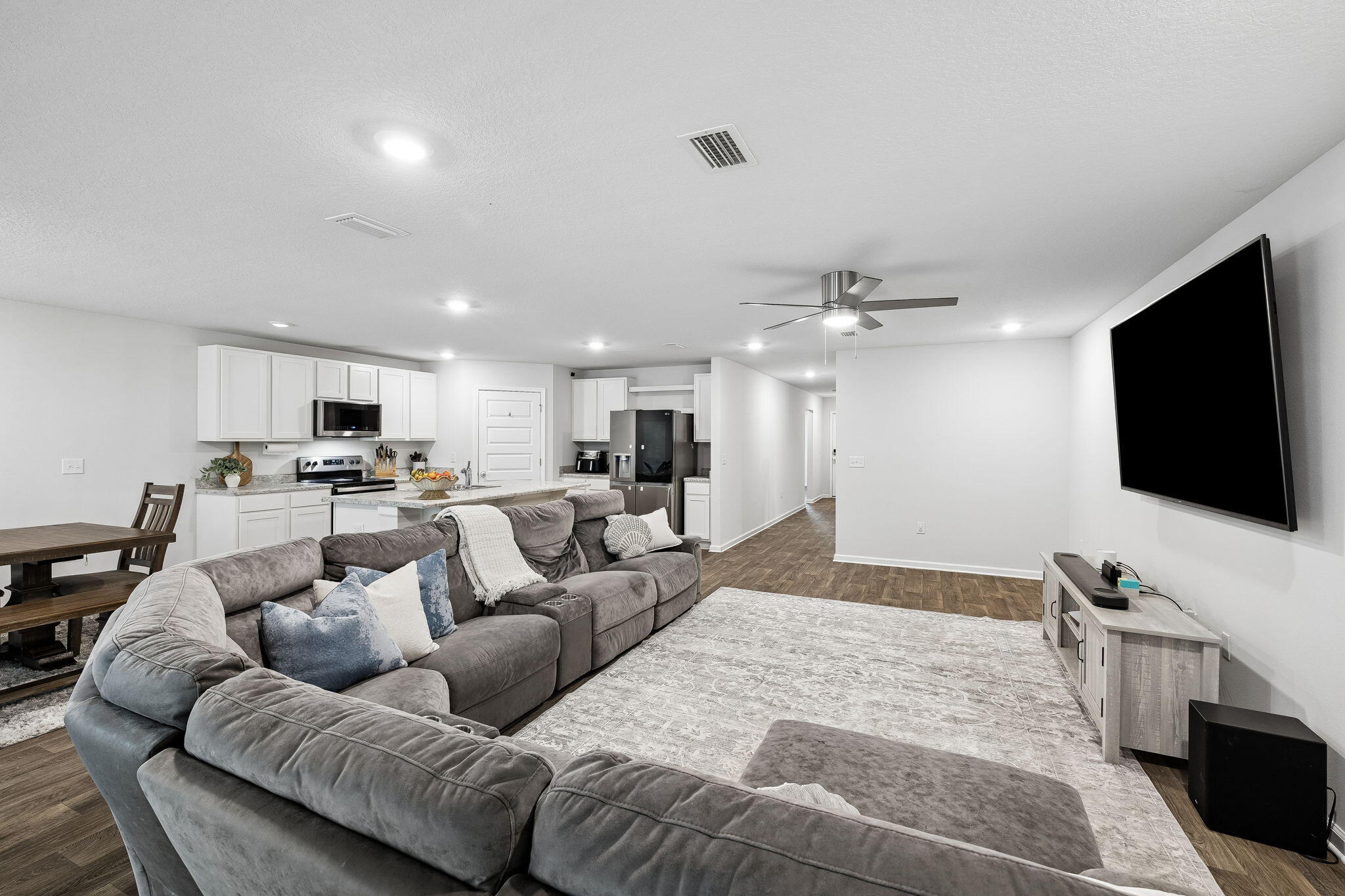 324 This Way Freeport, FL 32439 - Photo 15 of 70 Living Room
