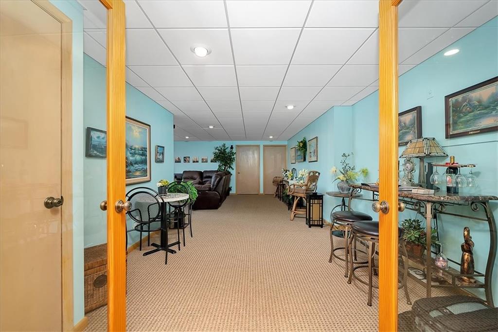 2106 Reis Run Road Pittsburgh, PA 15237 - Photo 39 of 42 a living room with furniture