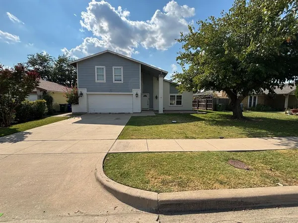 $2,850 | 2113 Via Del Norte, Carrollton, TX 75006