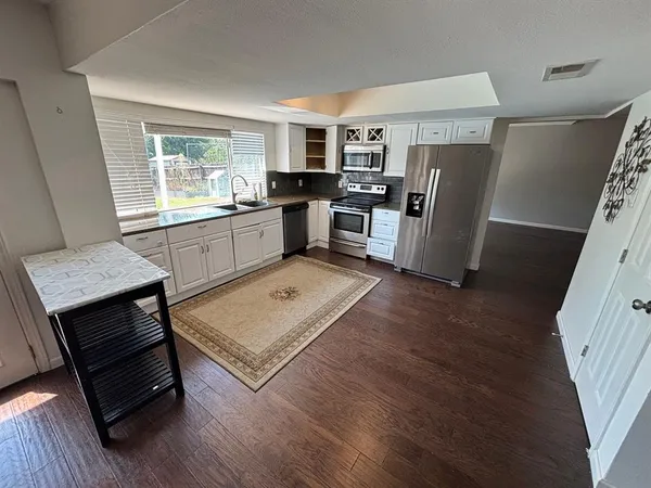 $2,850 | 2113 Via Del Norte, Carrollton, TX 75006