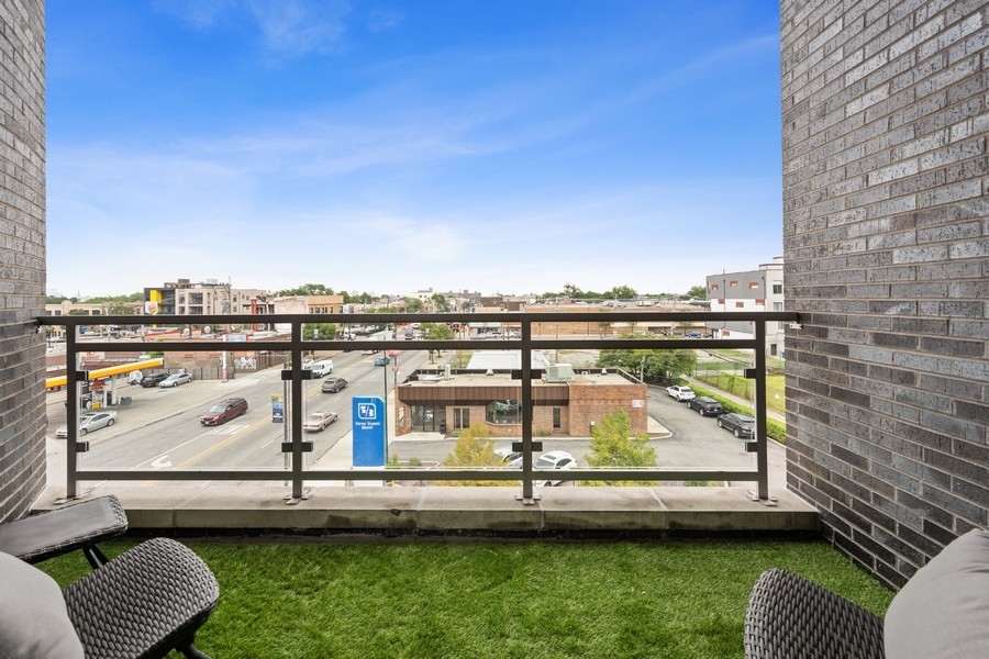 2408 West Rice Street, Unit 401 Chicago, IL 60622 - Photo 13 of 17