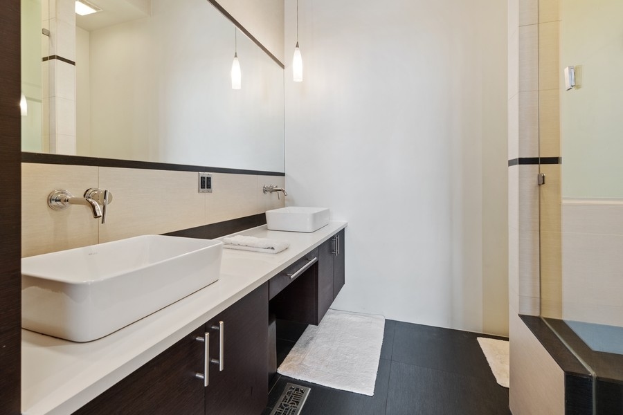 2408 West Rice Street, Unit 401 Chicago, IL 60622 - Photo 9 of 17