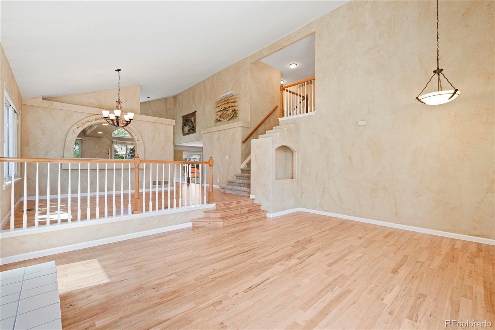 6846 Edgewood Way Highlands Ranch, CO 80130 - Photo 3 of 44 Gallery Image 3