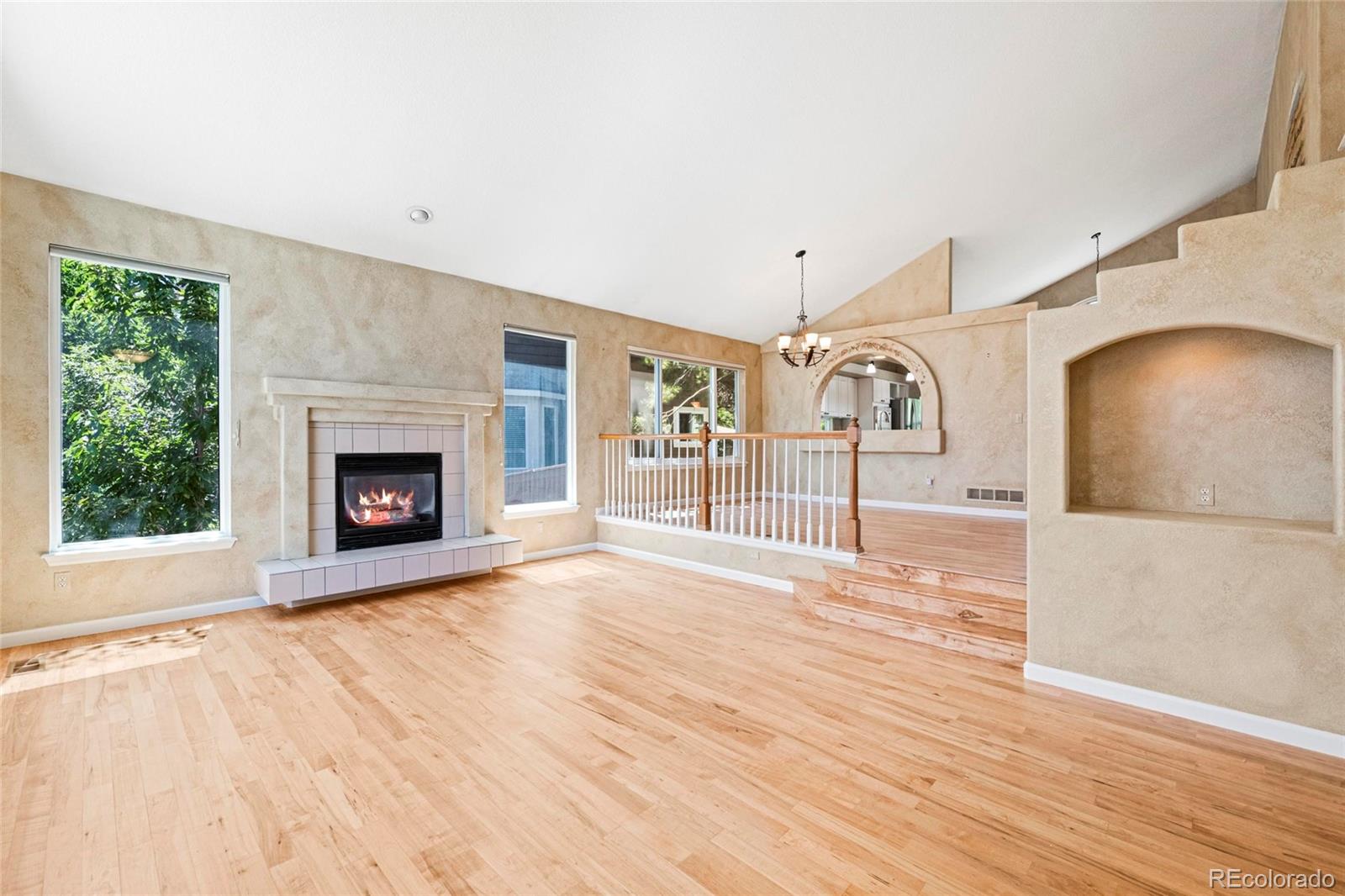 6846 Edgewood Way Highlands Ranch, CO 80130 - Photo 4 of 44 Gallery Image 4