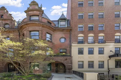 $1,800,000 | 178 Commonwealth Avenue, Unit 7, Boston, MA 02116