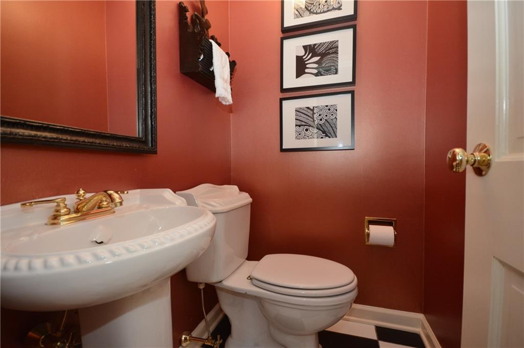 925 Old Hickory Road Pittsburgh, PA 15243 - Photo 12 of 25 Gallery Image 12