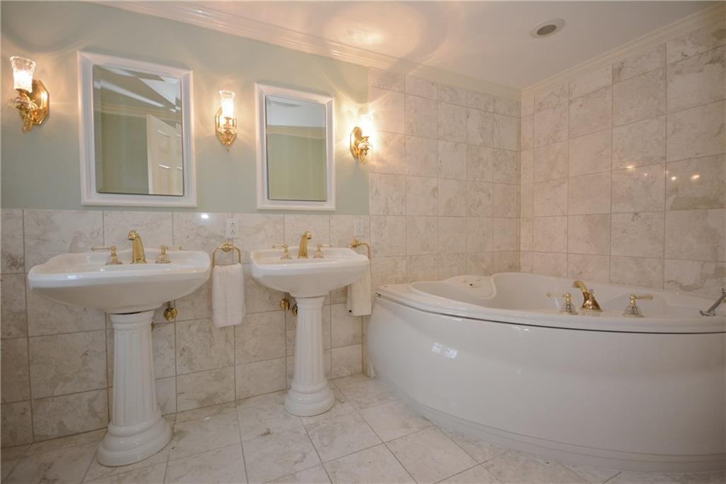925 Old Hickory Road Pittsburgh, PA 15243 - Photo 18 of 25 Gallery Image 18