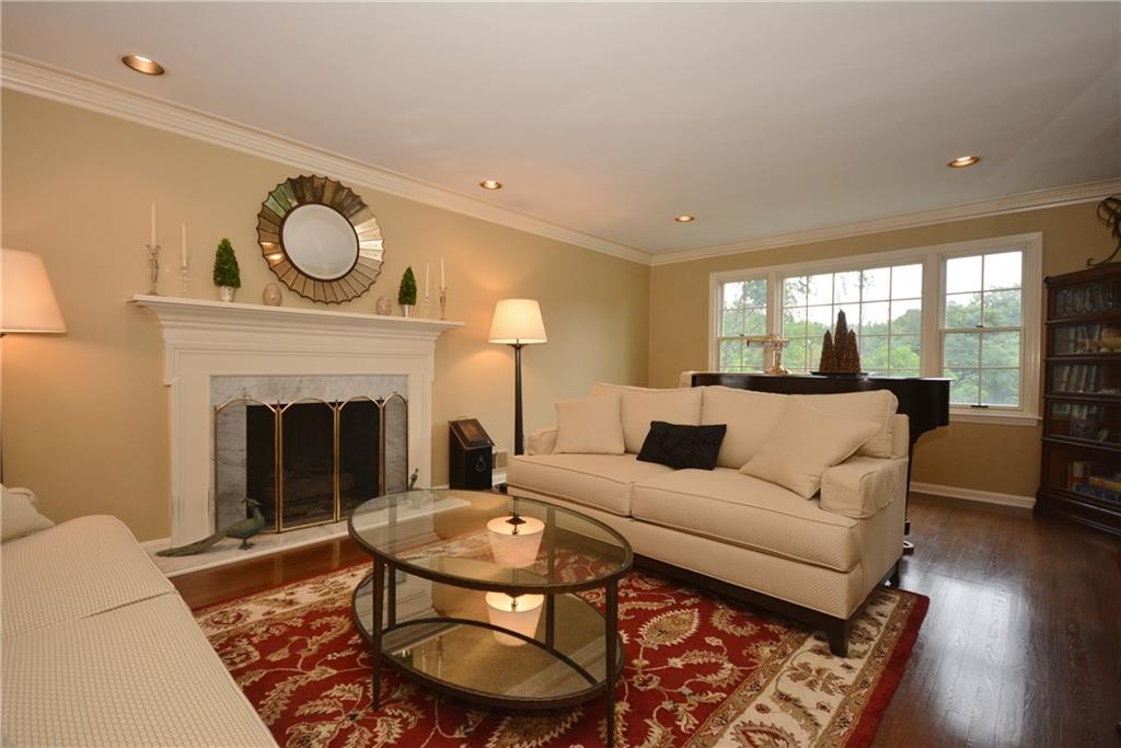 925 Old Hickory Road Pittsburgh, PA 15243 - Photo 3 of 25 Gallery Image 3