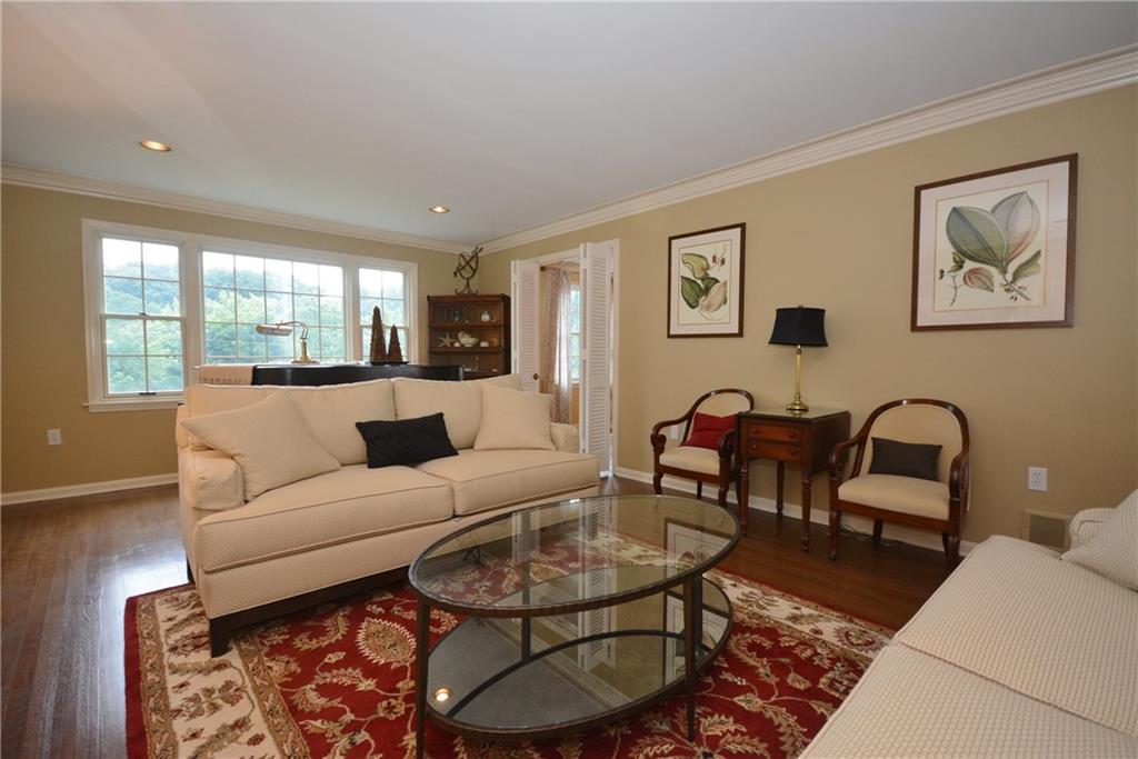 925 Old Hickory Road Pittsburgh, PA 15243 - Photo 4 of 25 Gallery Image 4
