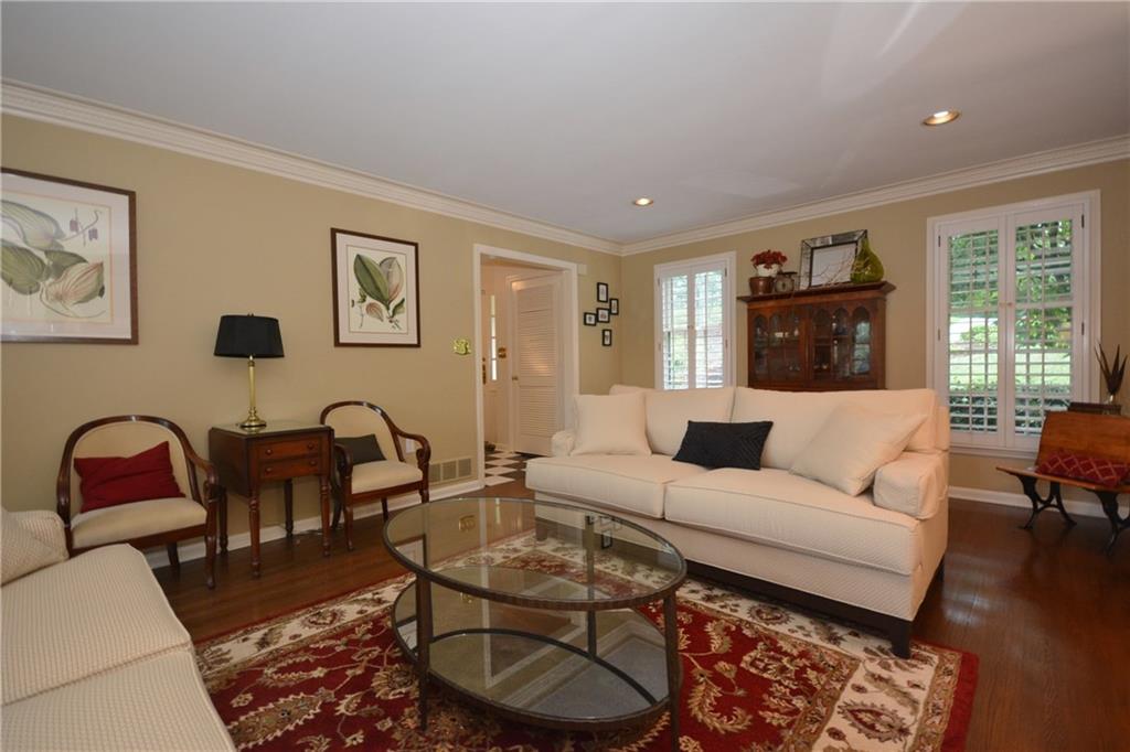 925 Old Hickory Road Pittsburgh, PA 15243 - Photo 5 of 25 Gallery Image 5