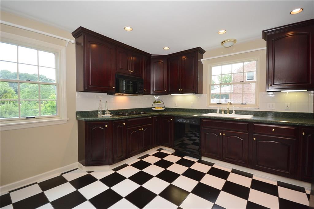 925 Old Hickory Road Pittsburgh, PA 15243 - Photo 7 of 25 Gallery Image 7