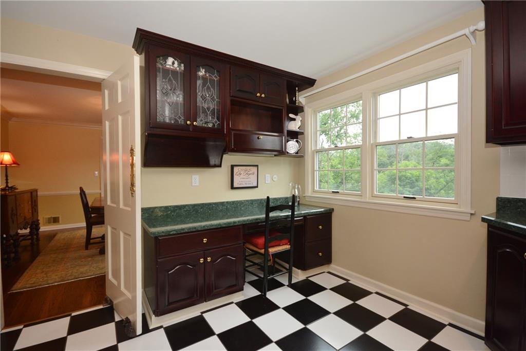 925 Old Hickory Road Pittsburgh, PA 15243 - Photo 8 of 25 Gallery Image 8
