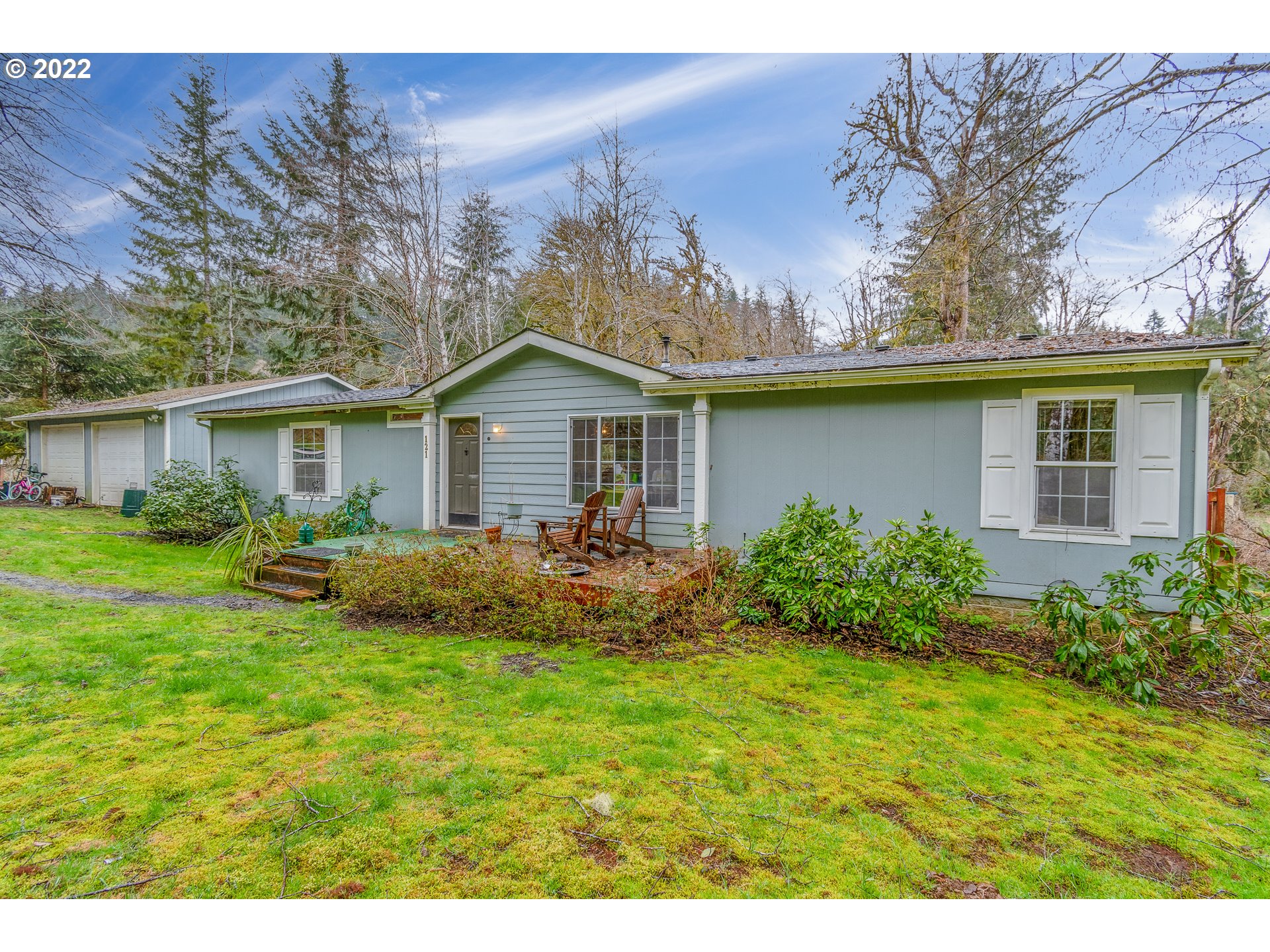 121 Brentwood Road Longview, WA 98632 - Photo 1 of 32 a view of a house with a yard and plants