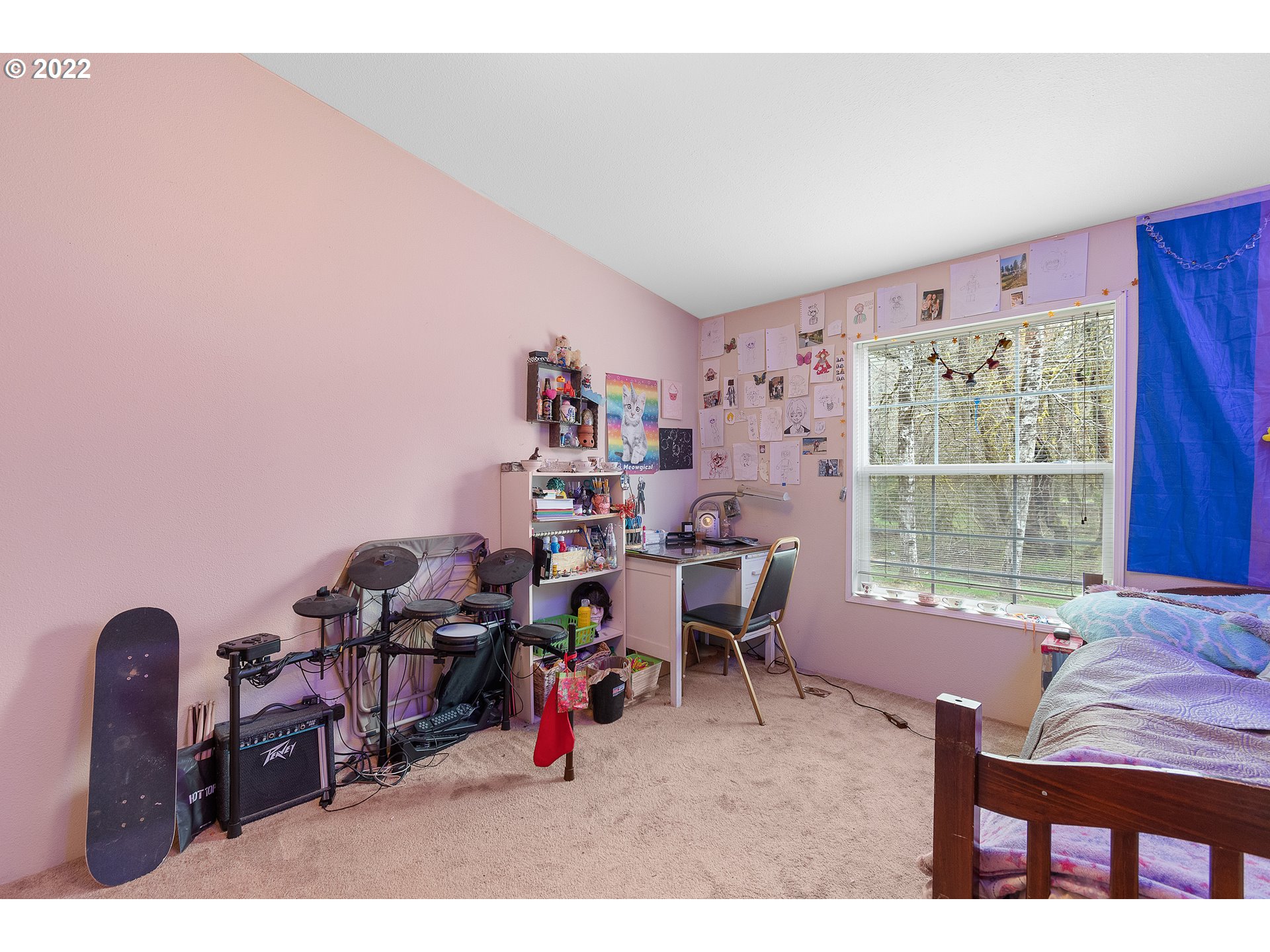 121 Brentwood Road Longview, WA 98632 - Photo 18 of 32 a workspace with furniture and window