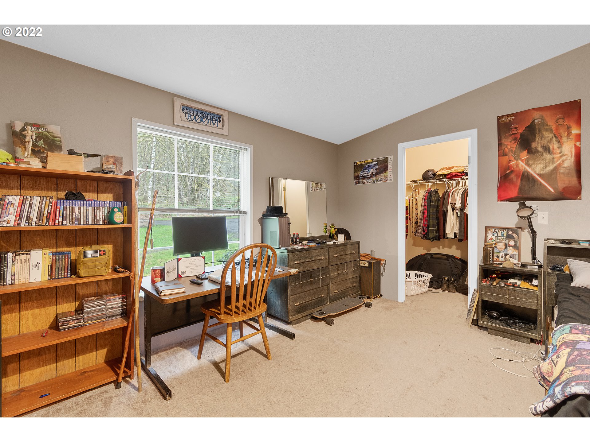 121 Brentwood Road Longview, WA 98632 - Photo 21 of 32 a workspace with furniture and window