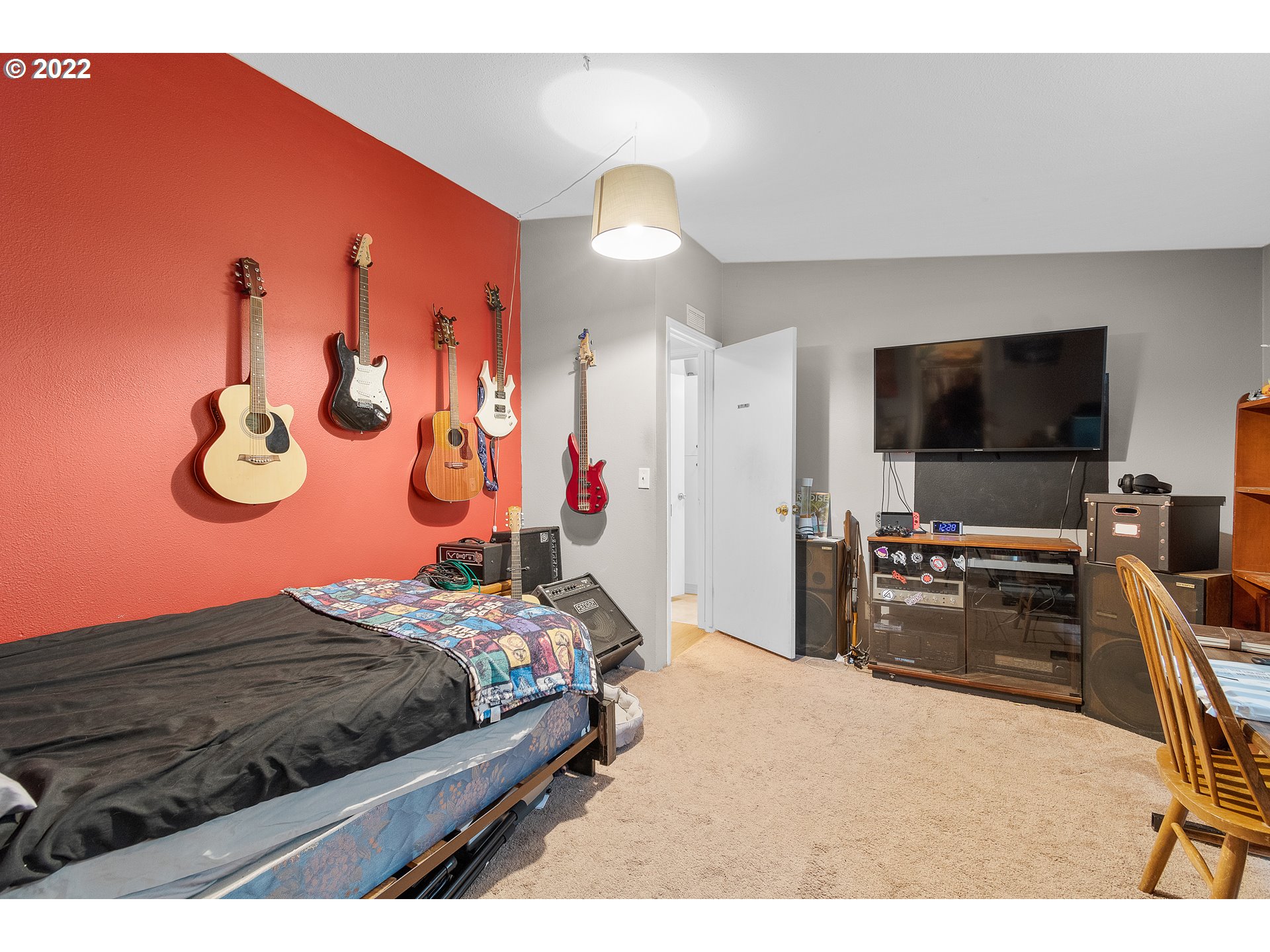 121 Brentwood Road Longview, WA 98632 - Photo 22 of 32 a bedroom with a bed and a flat tv screen on dresser