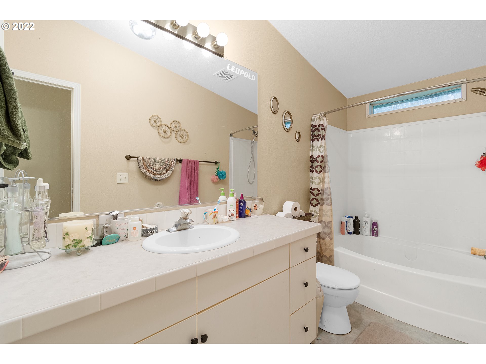 121 Brentwood Road Longview, WA 98632 - Photo 23 of 32 a bathroom with a sink a toilet and shower