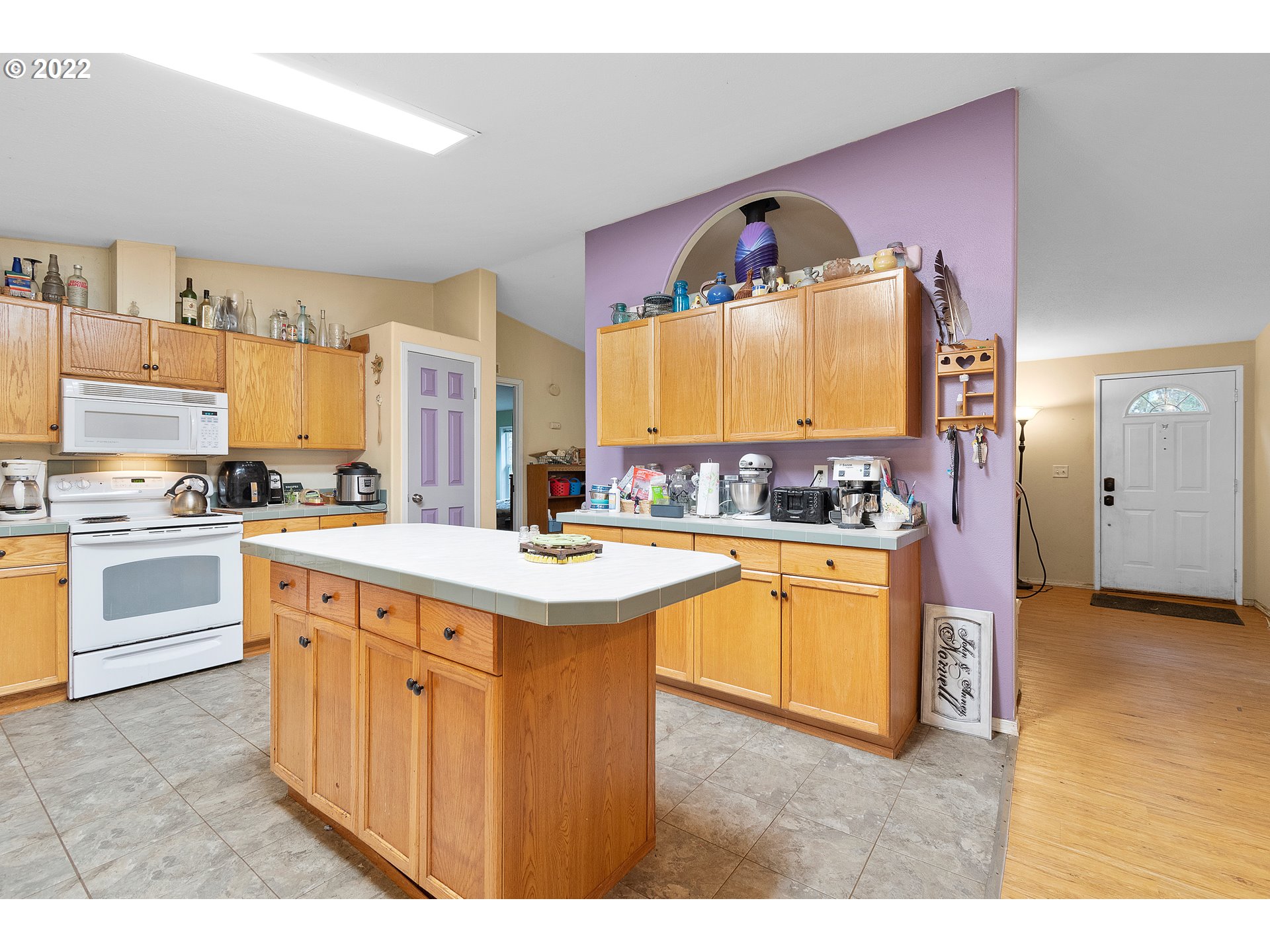 121 Brentwood Road Longview, WA 98632 - Photo 8 of 32 a kitchen with stainless steel appliances granite countertop a stove a sink and a refrigerator