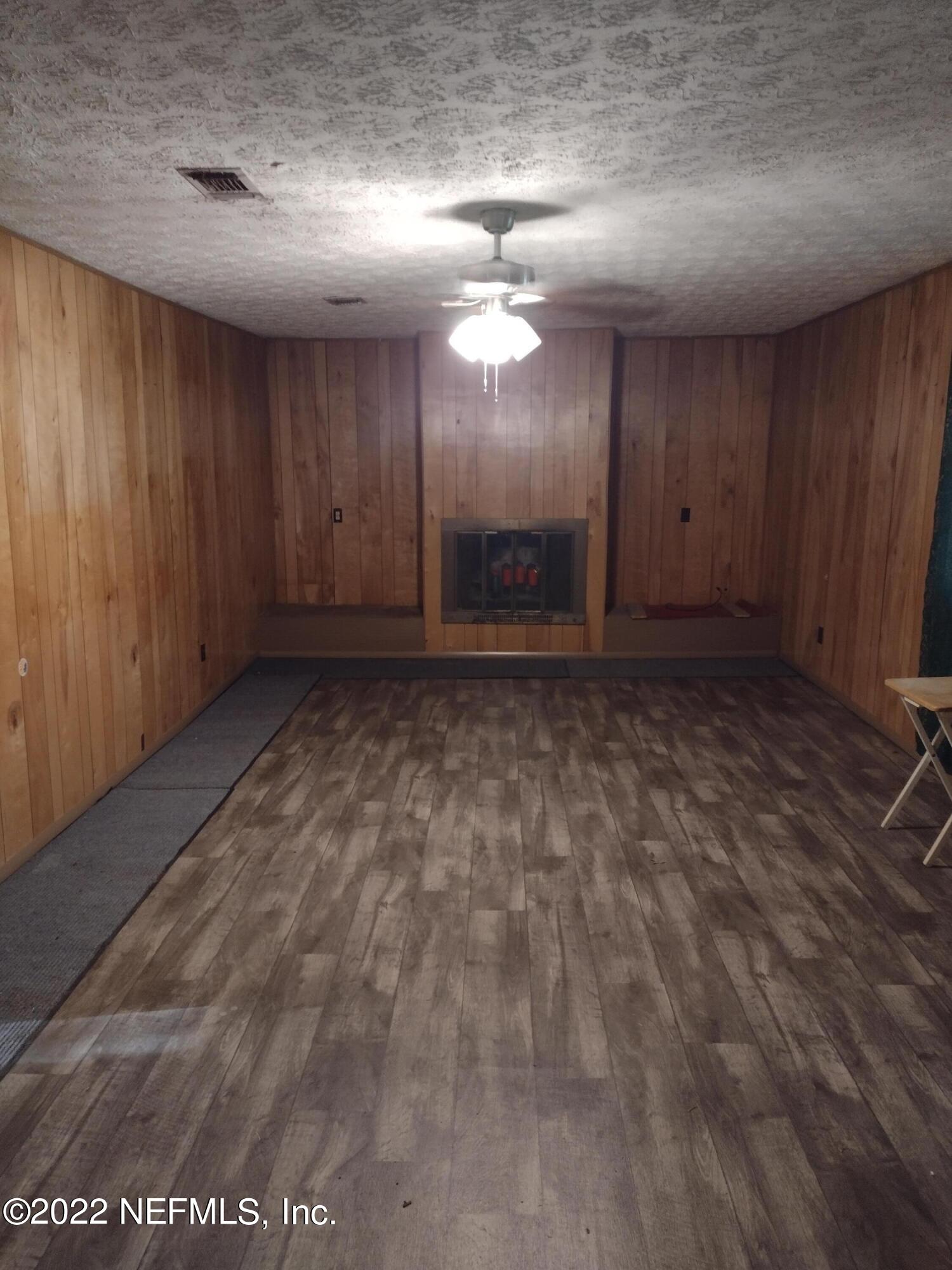 54065 Plantation Road Callahan, FL 32011 - Photo 2 of 16 Living Room