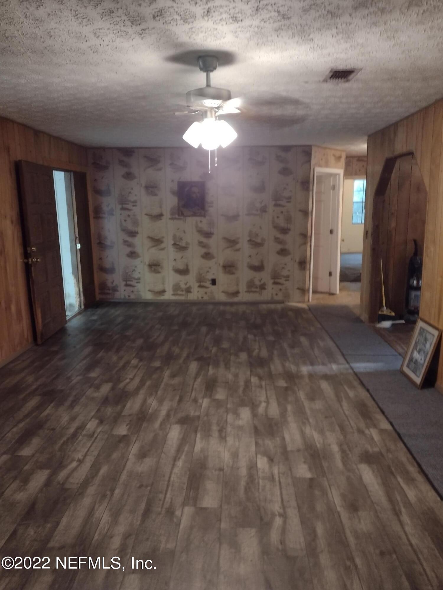 54065 Plantation Road Callahan, FL 32011 - Photo 3 of 16 Living Room