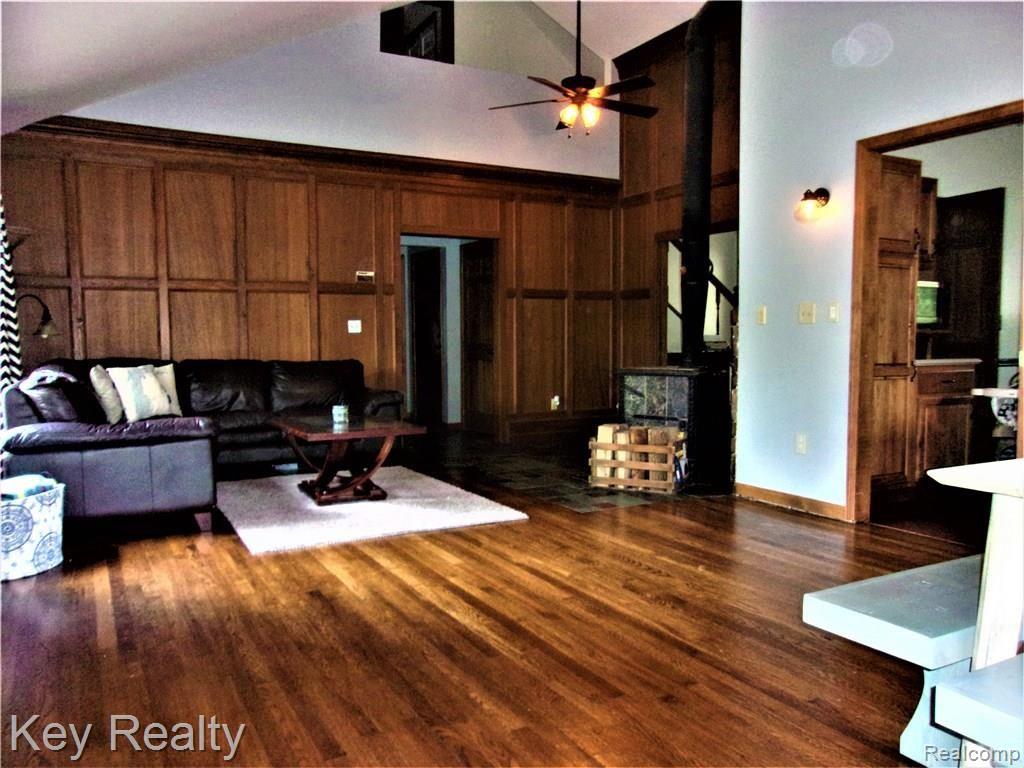 8925 Farmington Road Livonia, MI 48150 - Photo 20 of 56 240_1683 (3).JPG