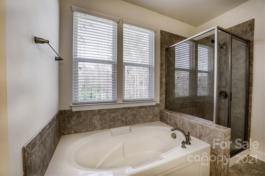 4008 Fallondale Road Waxhaw, NC 28173 - Photo 28 of 44 a bathroom with bathtub and window
