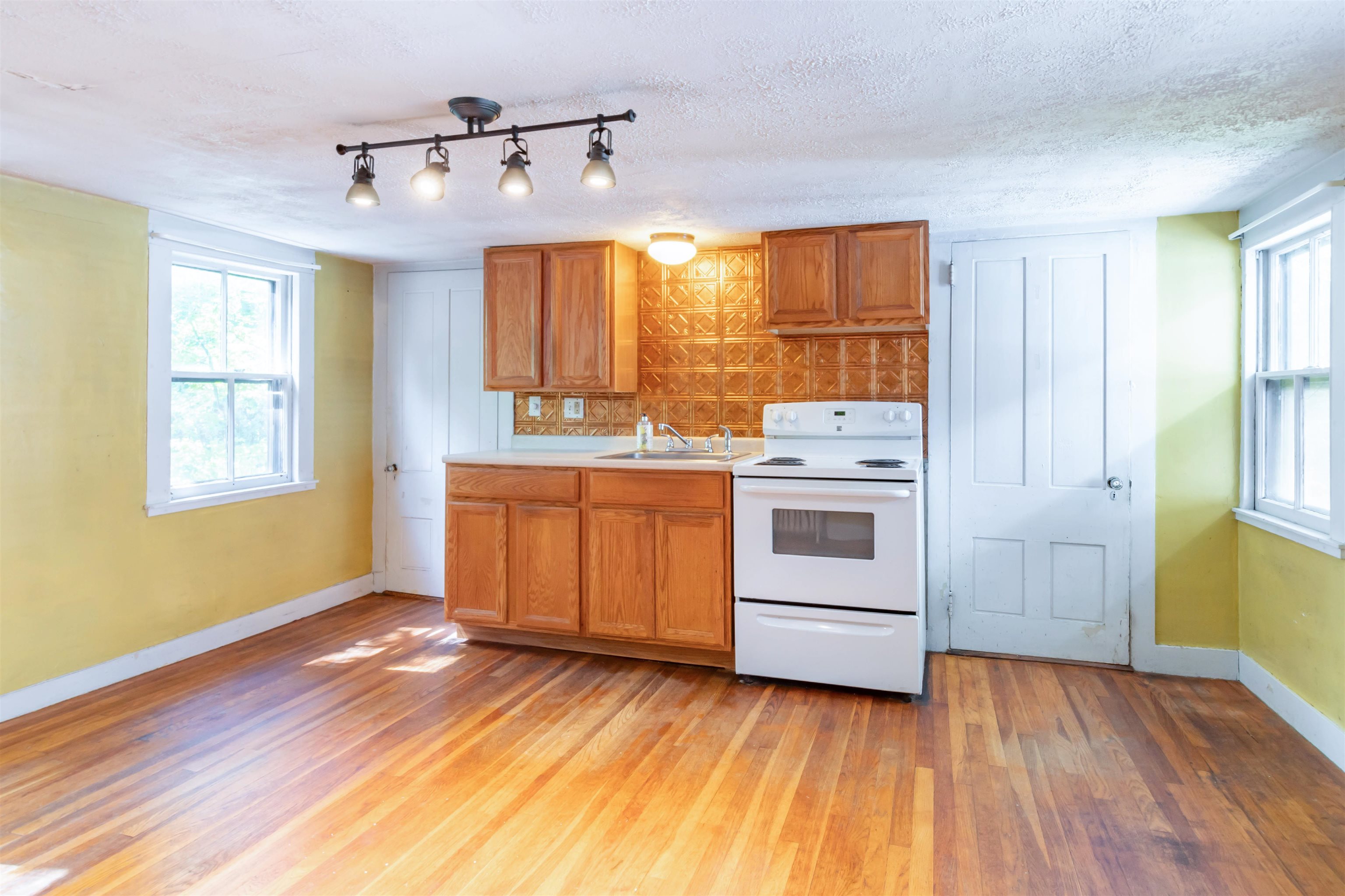 165 Locust Street, Unit B Dover, NH 03820 - Photo 12 of 16