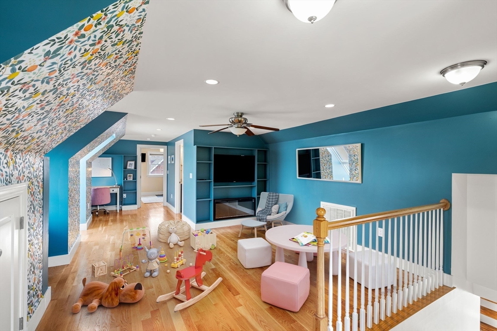34 Knowlton Street, Unit 2 Somerville, MA 02145 - Photo 18 of 35