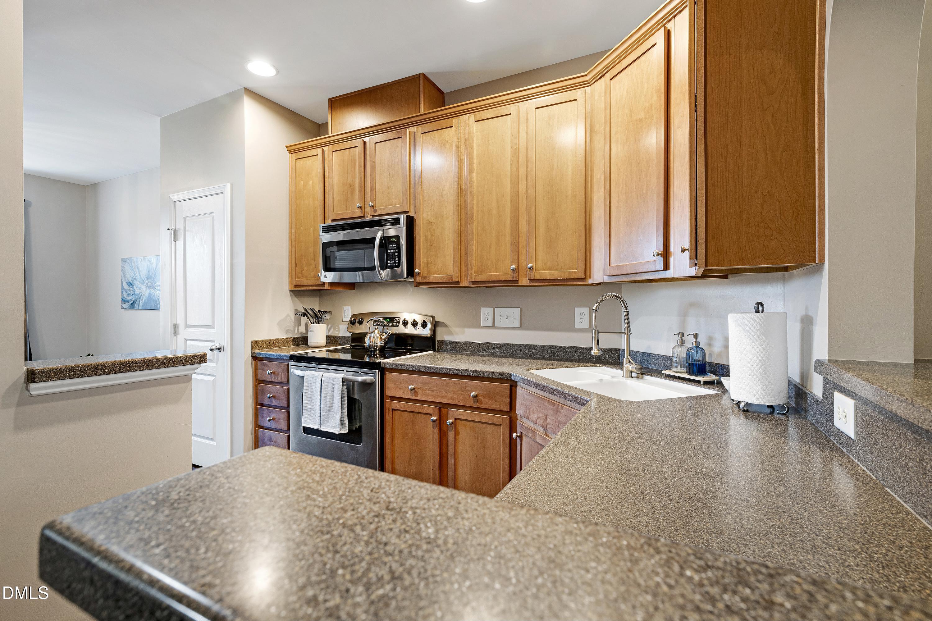 9105 Wooden Road Raleigh, NC 27617 - Photo 4 of 33 Scene-10
