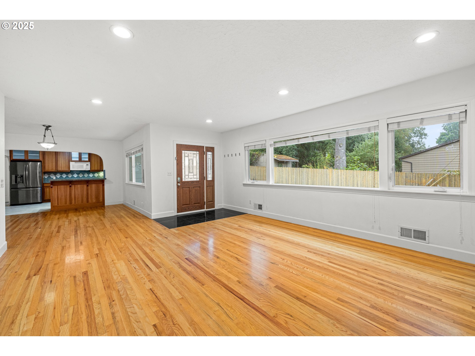 11102 Northeast Beech Street Portland, OR 97220 - Photo 6 of 47 Living Room