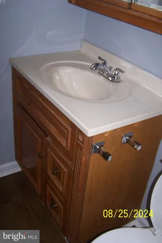 a close view of sink