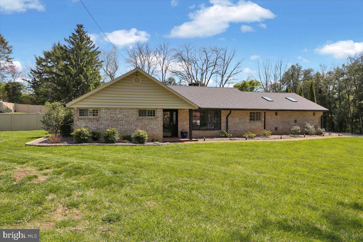 310 South Tulpehocken Road Reading, PA 19601 - Photo 3 of 46