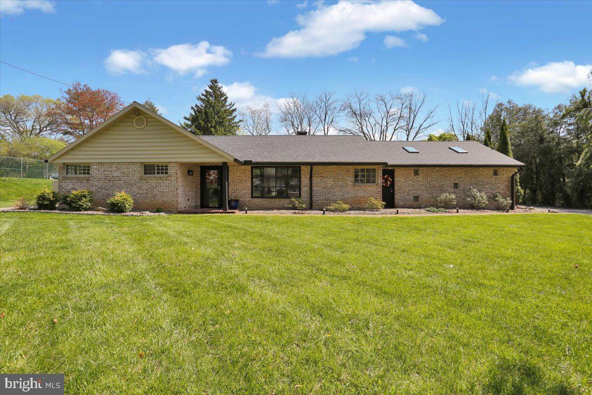 310 South Tulpehocken Road Reading, PA 19601 - Photo 4 of 46