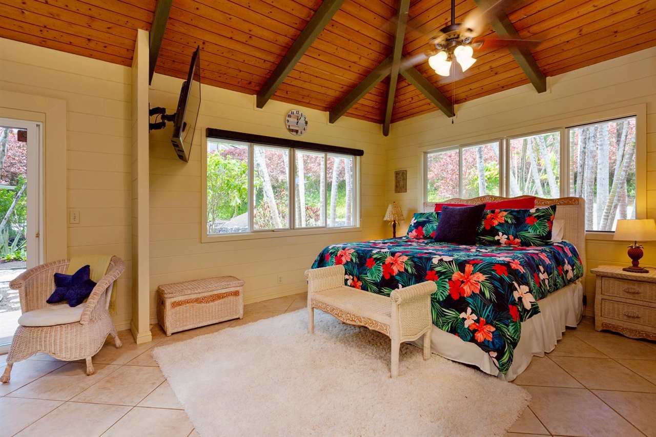 33 Uaoa Loop Haiku, HI 96708 - Photo 12 of 30 Primary Ensuite West