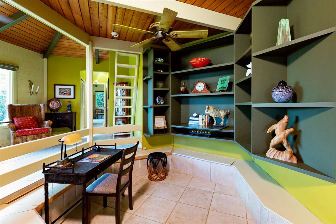 33 Uaoa Loop Haiku, HI 96708 - Photo 15 of 30 Sunken Living Room