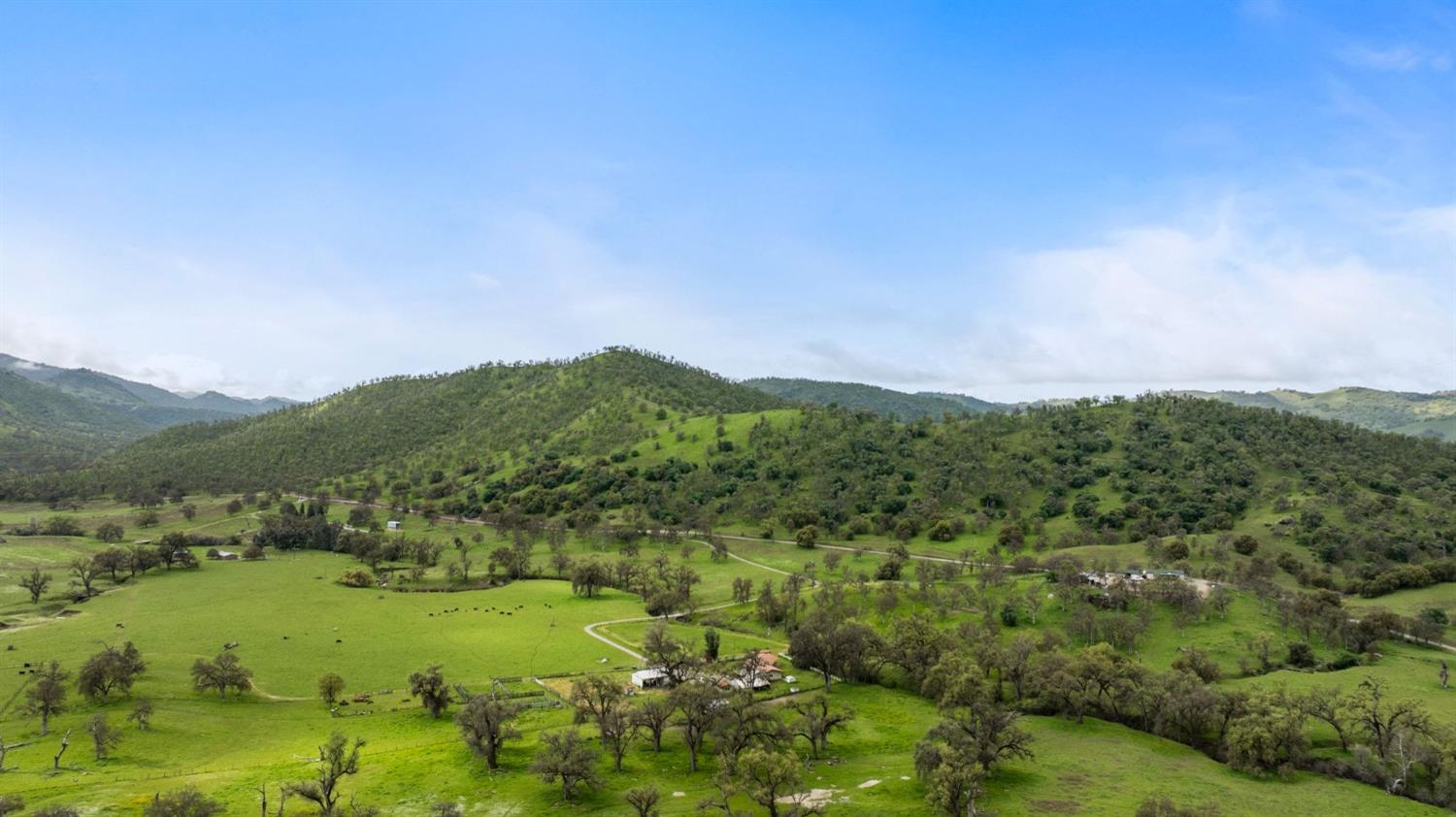 53660 Drive 152 Orosi, CA 93647 - Photo 3 of 48 a view of a town with mountains in the background