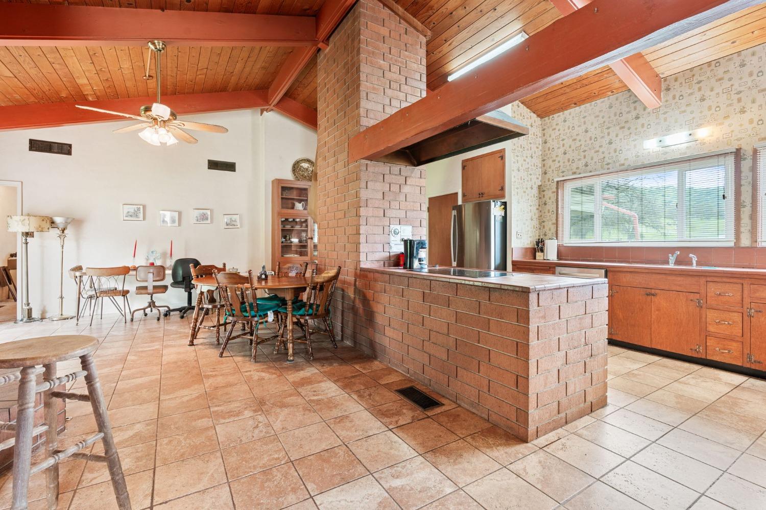 53660 Drive 152 Orosi, CA 93647 - Photo 31 of 48 a view of a dining hall with many windows