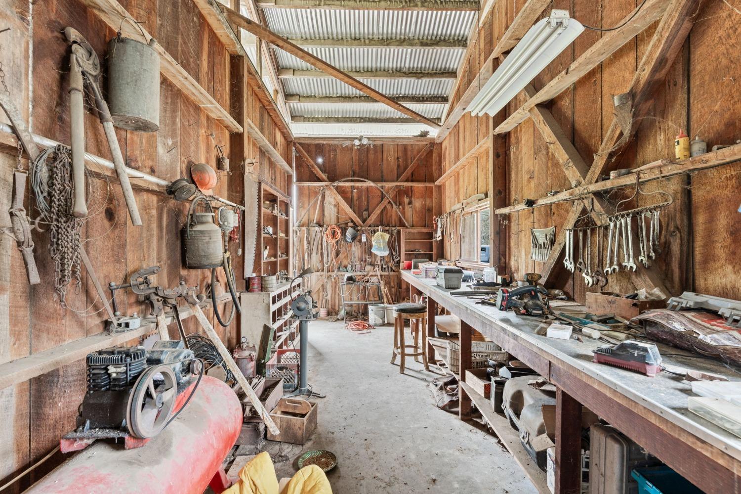 53660 Drive 152 Orosi, CA 93647 - Photo 42 of 48 a view of an chairs and table in the balcony