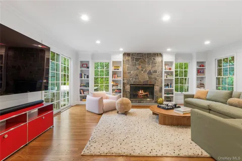 $3,450,000 | 6 Round House Court, Bedford, NY 10506