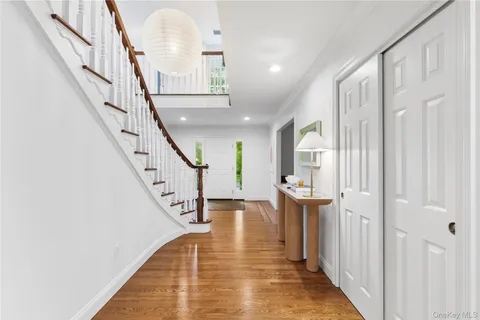$3,450,000 | 6 Round House Court, Bedford, NY 10506