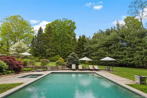 $3,450,000 | 6 Round House Court, Bedford, NY 10506