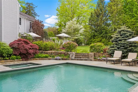 $3,450,000 | 6 Round House Court, Bedford, NY 10506