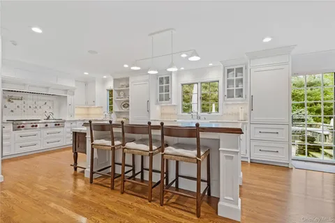 $3,450,000 | 6 Round House Court, Bedford, NY 10506
