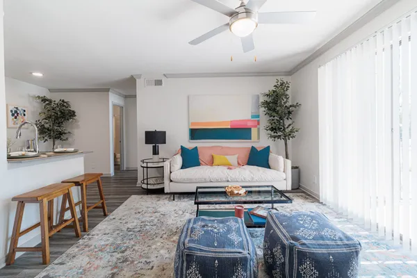 $848 | 200 Hollow Tree Lane, Unit 20021, Houston, TX 77090
