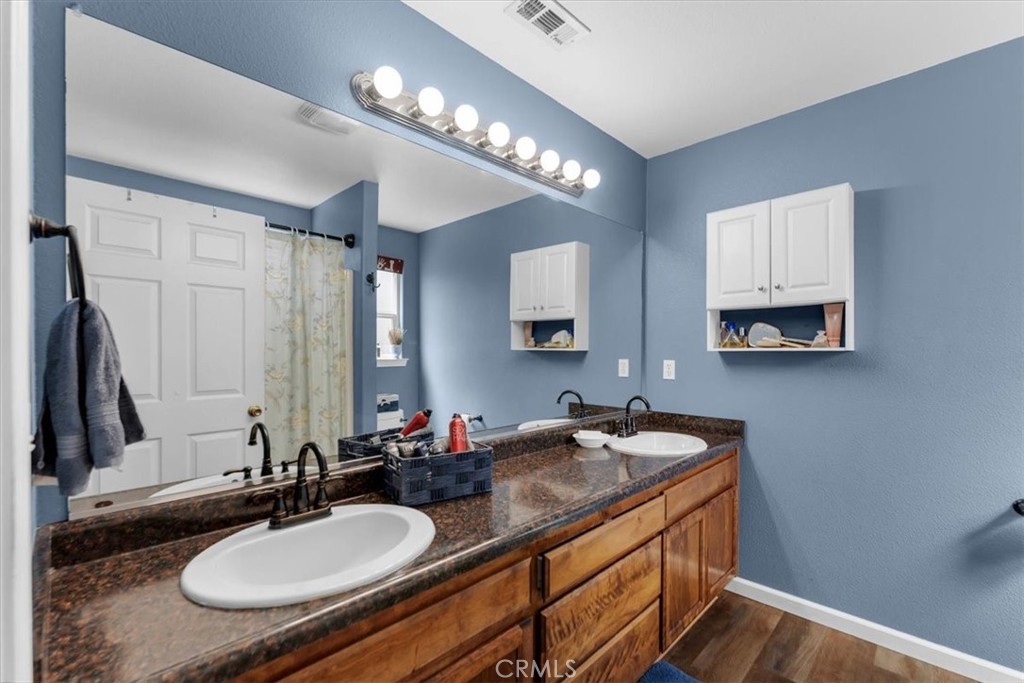 1465 Crosspoint Way Red Bluff, CA 96080 - Photo 25 of 58 Main Bathroom