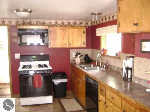 3025 South Towerline Road Turner, MI 48765 - Photo 5 of 9 1753493-4.JPG