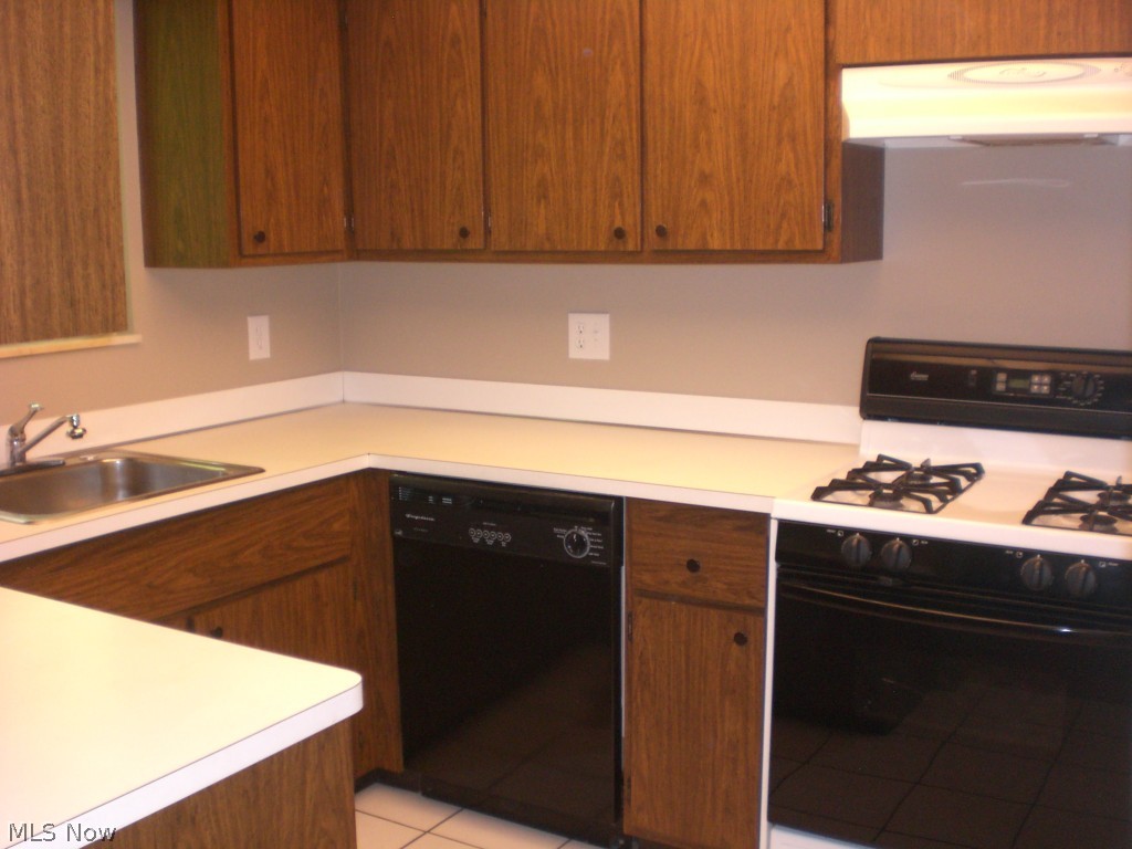 4983 Harris Road Broadview Heights, OH 44147 - Photo 11 of 25 KITCHEN APPLIANCES ARE INCLUDED