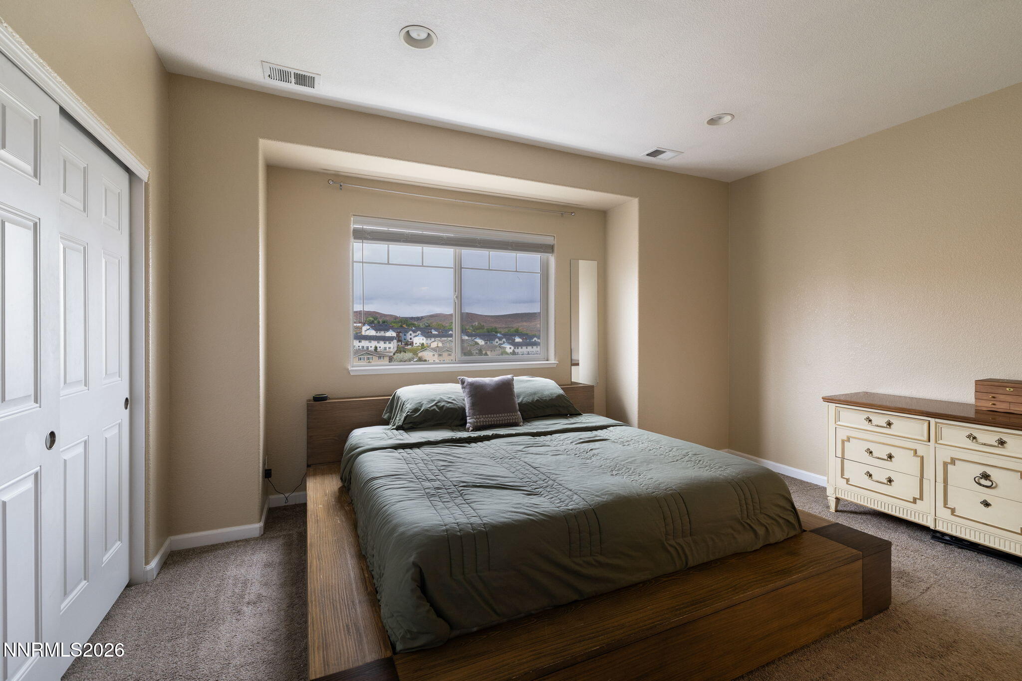 355 Madison Marie Lane Reno, NV 89503 - Photo 8 of 16 7-web-or-mls-355 Madison Marie-4
