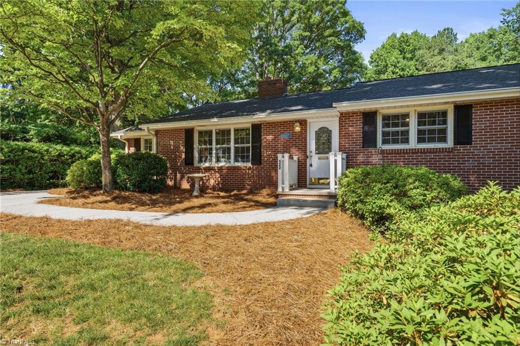 522 Alpine Road Winston-Salem, NC 27104 - Photo 4 of 48 Gallery Image 4